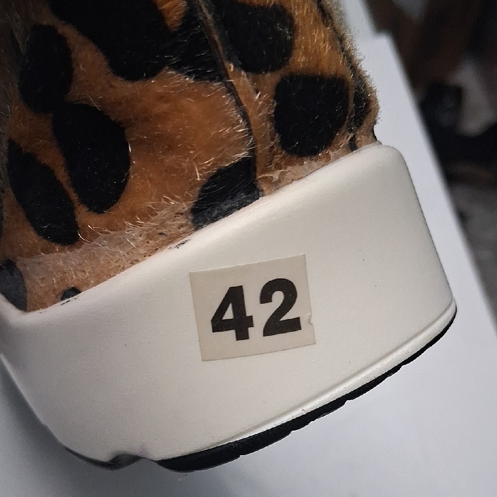 Chic Leopard and Black Women's Sneakers - Picture 8 of 8